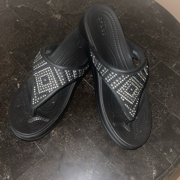 Croc’s Women’s Black Montarey Shimmer Embellished Thing Flip Flop Sandals Sz 10 - Picture 2 of 6